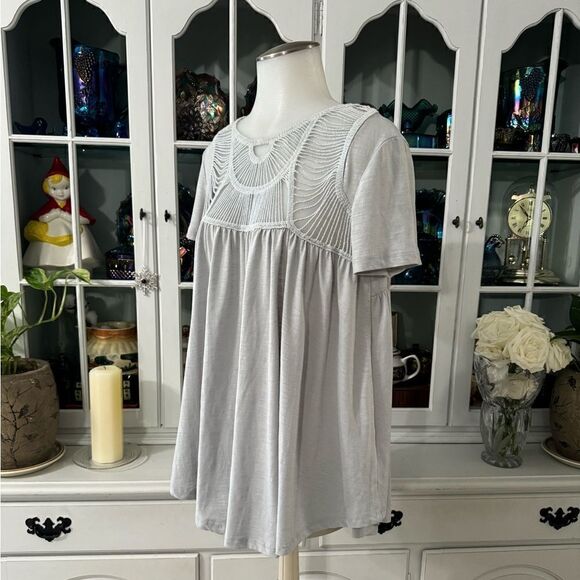 Anama Light Gray Flowy Short Sleeve Top Size Small - Picture 3 of 8